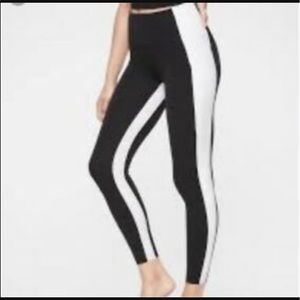 ST Athleta Yin 7/8 tight Powervita white black